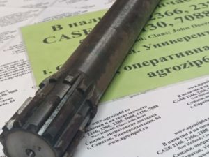 242848А1/135717А1 CNH  Вал под стопорное кольцо привода правого ведущего колеса 428 мм CASE