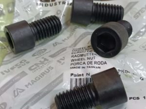 194167С1 CNH Болт кулака ротора CASE