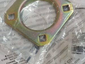 1307583C1 CNH Фланец подшипника вала соломоизмельчителя CASE 2388